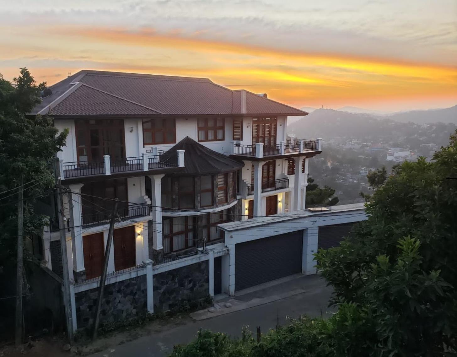 Golden King Residence - Free Pickup From Kandy Railway Station Экстерьер фото