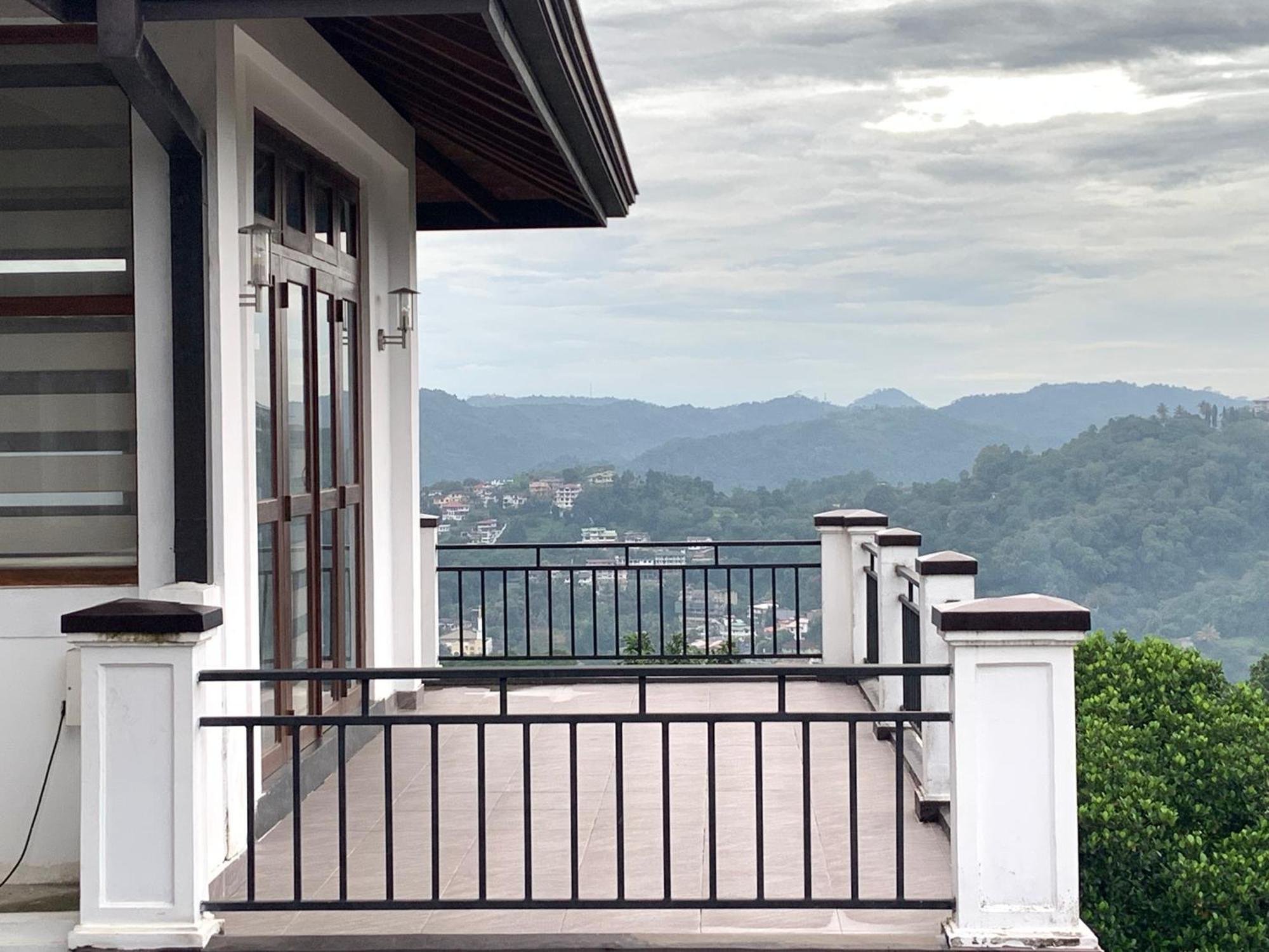 Golden King Residence - Free Pickup From Kandy Railway Station Экстерьер фото