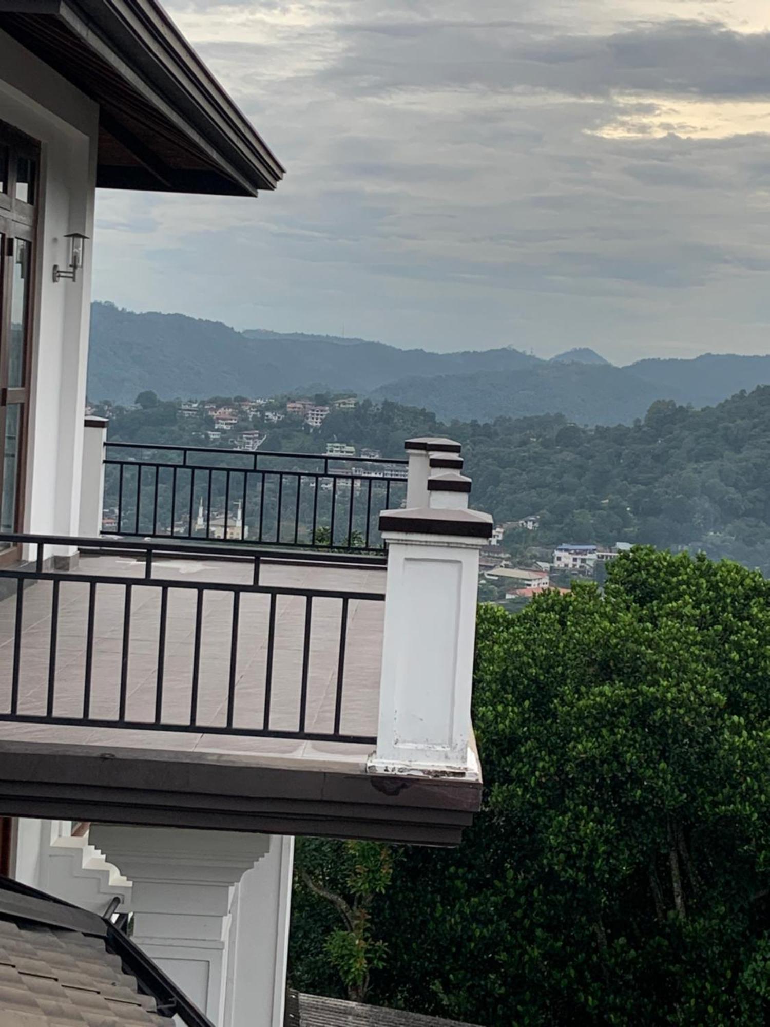Golden King Residence - Free Pickup From Kandy Railway Station Экстерьер фото