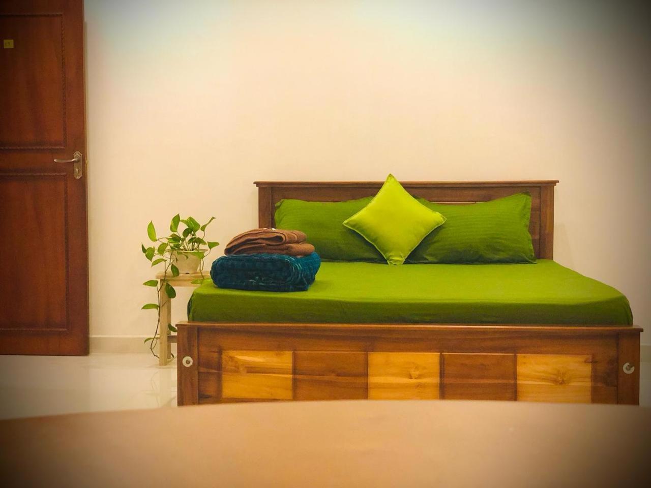 Golden King Residence - Free Pickup From Kandy Railway Station Номер фото